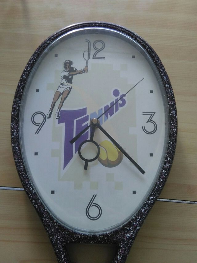 reloj forma de raqueta