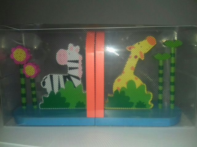 SUJETA LIBROS INFANTIL