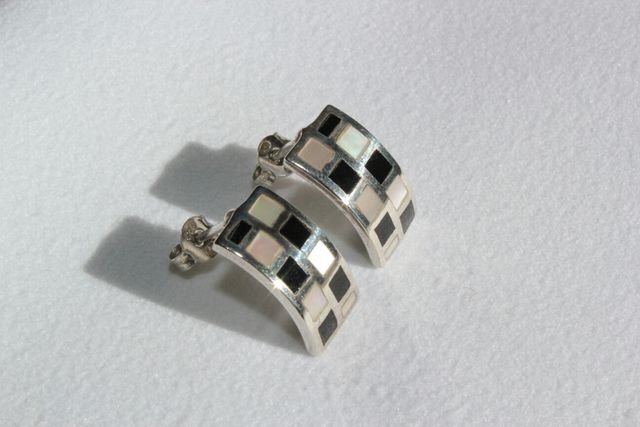 Pendientes de plata con piedras blanco-nácar-negro
