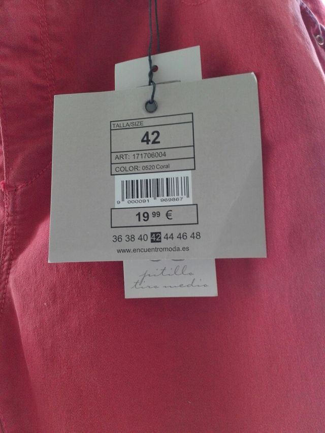 pantalon de encuentro con etiqueta