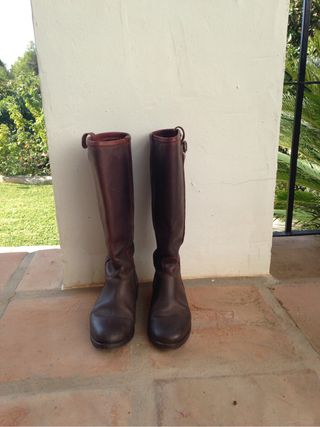 Botas camperas, marca Timothy de segunda mano por 30 EUR en Málaga en  WALLAPOP