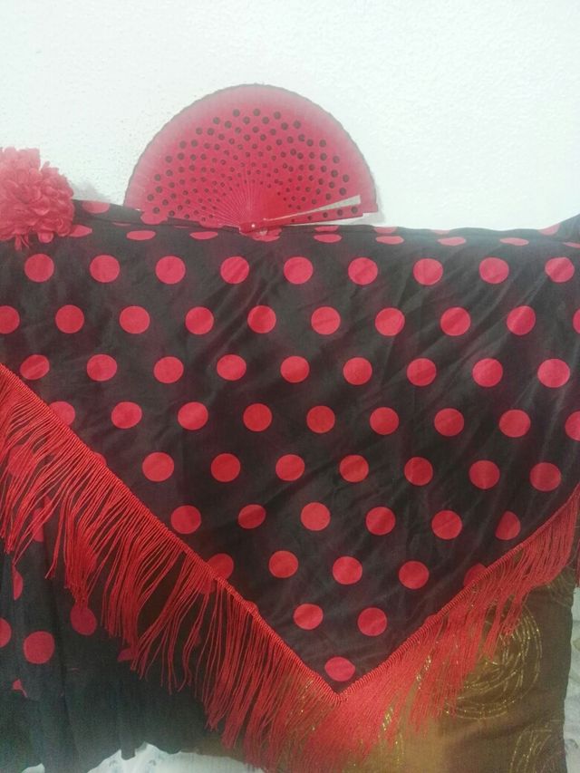 falda flamenca y mantilla