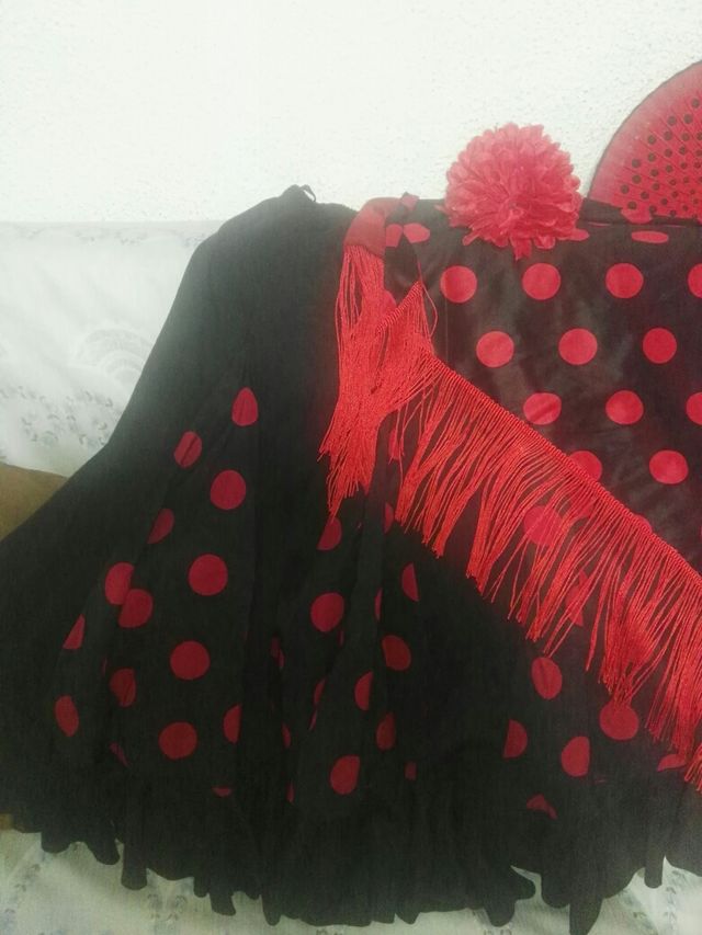 falda flamenca y mantilla