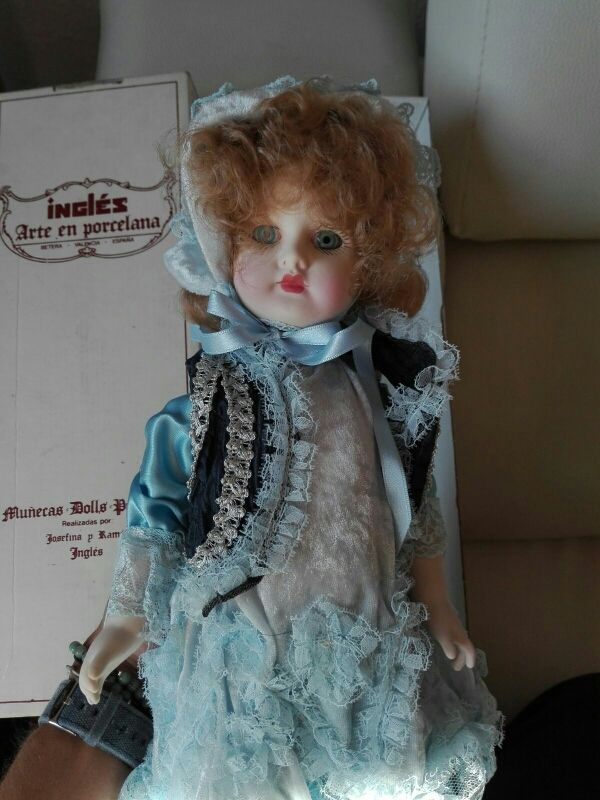 URGE: Muñeca de porcelana
