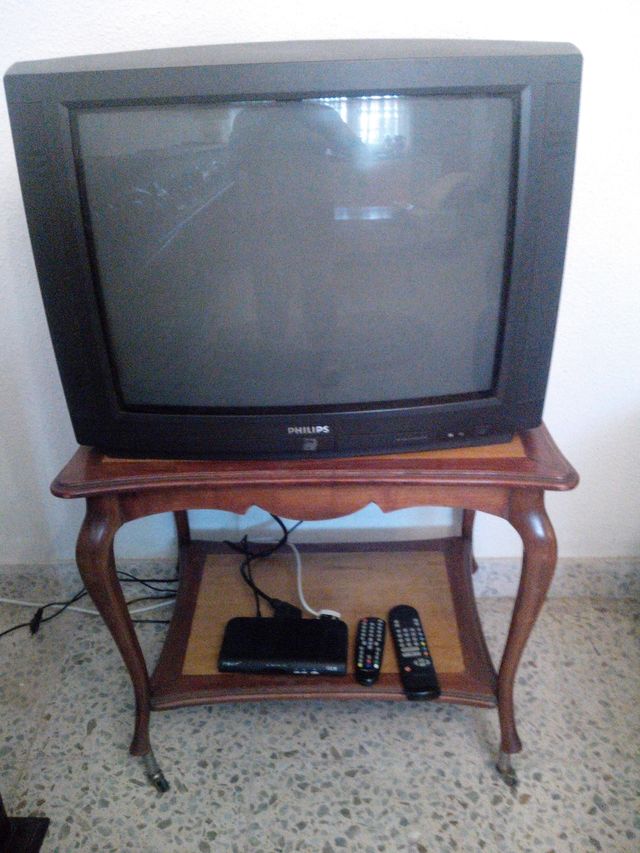 Mesa TV con ruedas