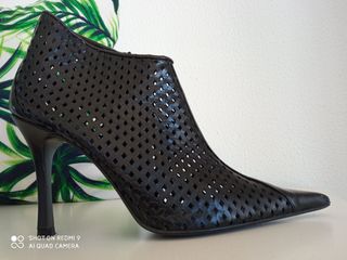 Botines calados Zara de segunda mano por 10 EUR en Cádiz en WALLAPOP