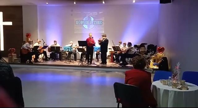 Grupo musical y cantante para eventos.