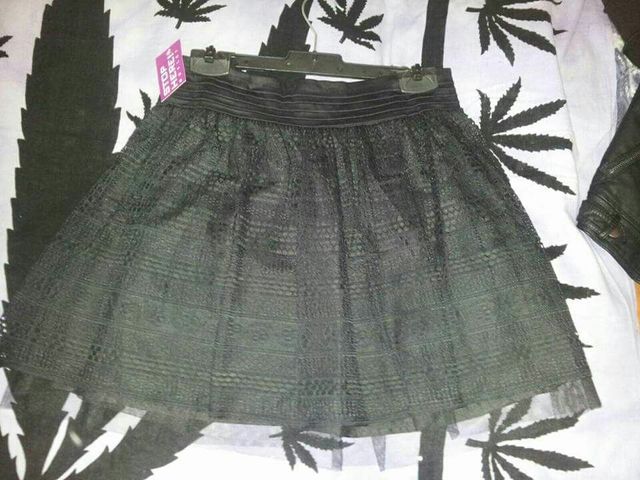 Ropa Variada - Faldas Nuevas y Usadas