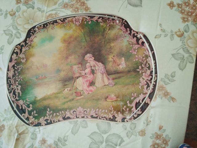 Mesita auxiliar para desayuno antigua