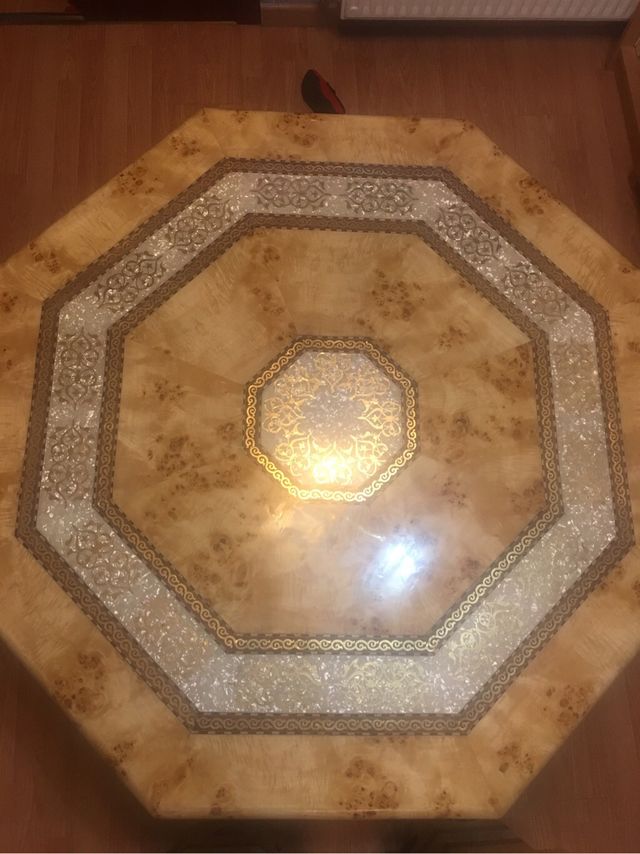 Mesa de salón árabe