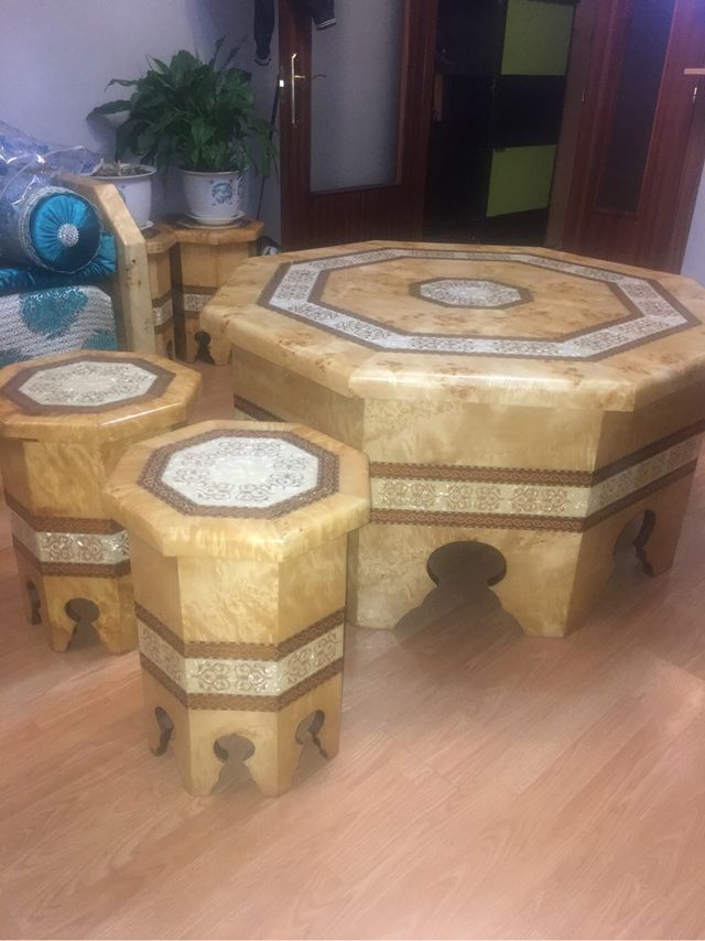 Mesa de salón árabe
