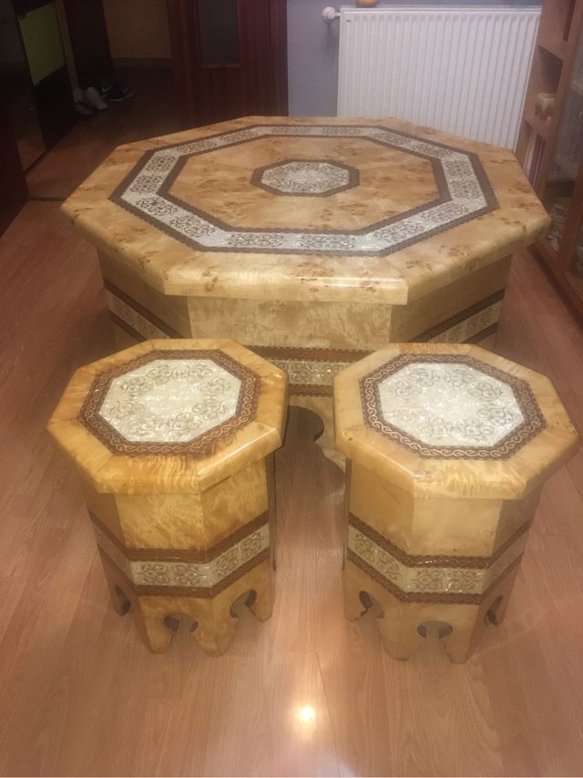 Mesa de salón árabe