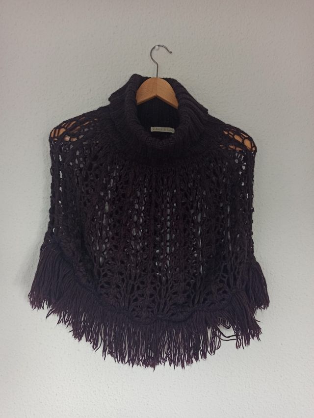 Poncho de lana en color marrón