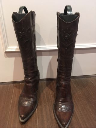 Bota campera Nero Giardini de segunda mano por 45 EUR en Bilbao en WALLAPOP