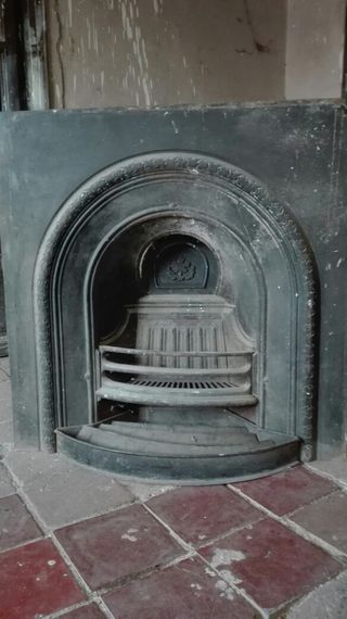 Antigua chimenea francesa de leña de segunda mano por 400 € en Aguilar