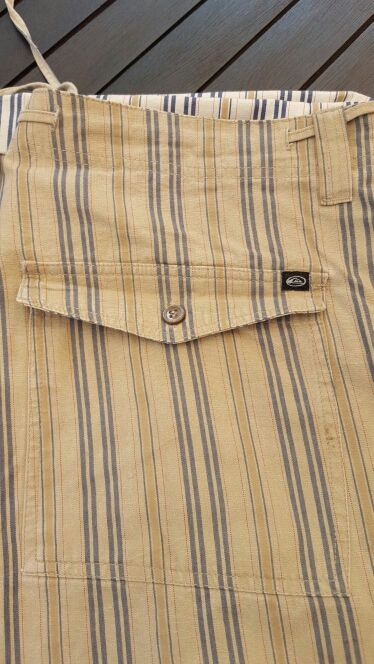 T-shirt Quiksilver e calças para rapaz