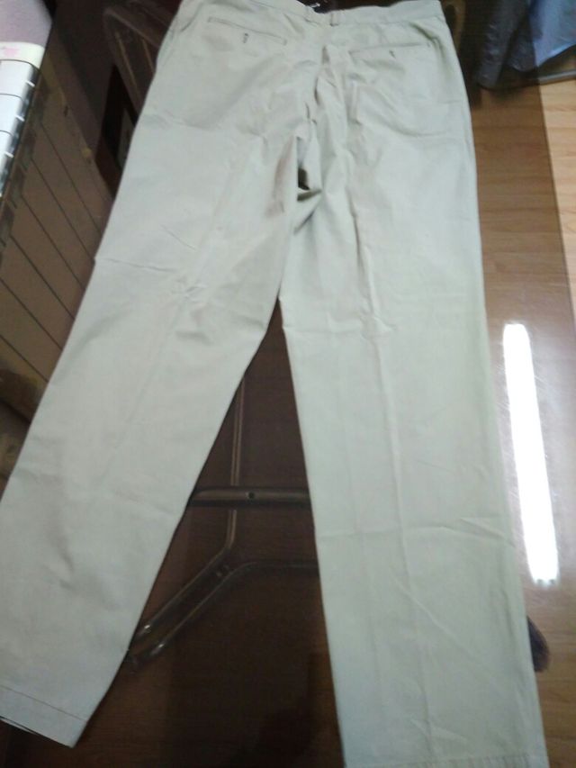 Pantalones Yves Saint Laurent. talla 42