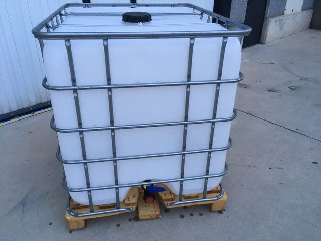 CONTENEDOR DE AGUA O LIQUIDOS de segunda mano por 40 € en Alcalá de