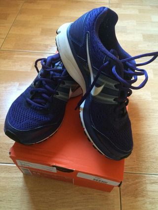 Zapatillas Nike Talla 37,5 AIR de segunda mano por 25 EUR en Alcobendas en  WALLAPOP