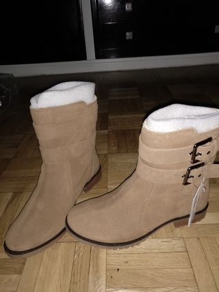Botas mujer bershka de segunda mano por 25 EUR en Madrid en WALLAPOP