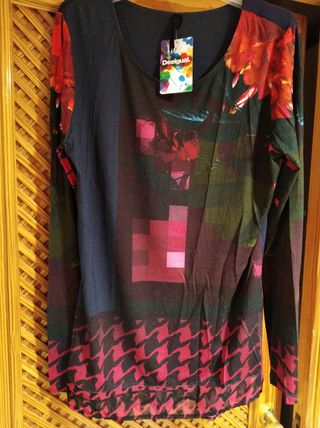 Camiseta desigual modelo she de segunda mano por 22 € en Camisetas Desigual de segunda mano en Alicante en WALLAPOP