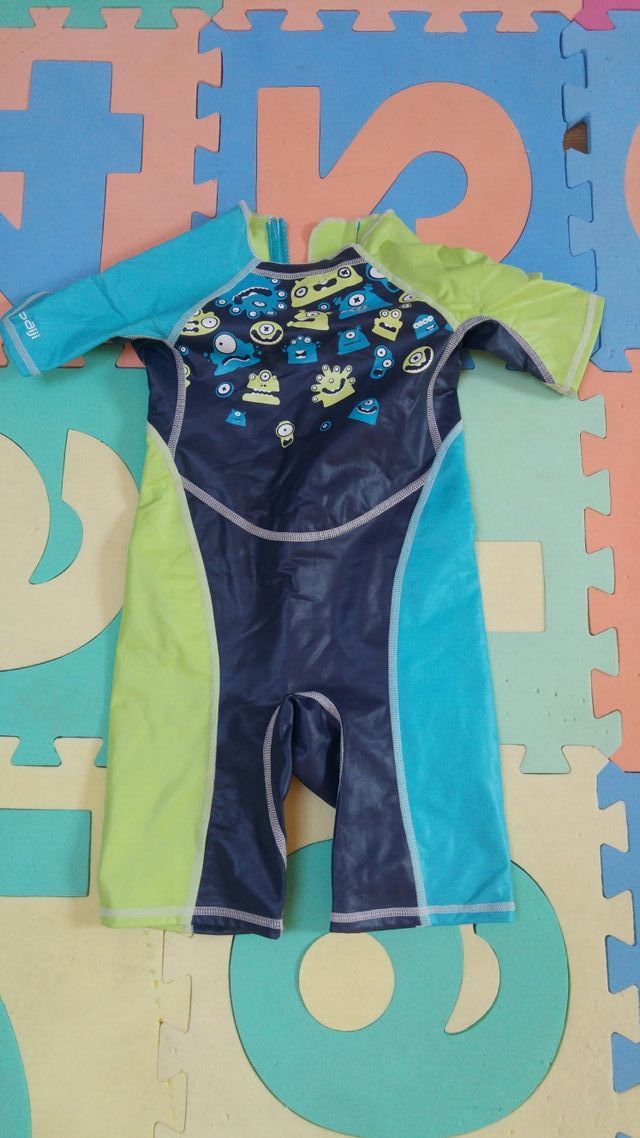 Traje baño piscina niño