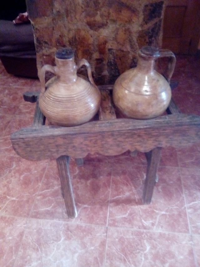 cantarera antigua de madera