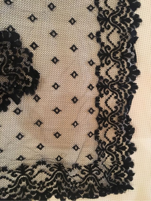 Véu de renda preta vitoriana