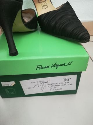 Zapatos de fiesta Gris Plomo 39 de segunda mano por 8 EUR en Córdoba en  WALLAPOP