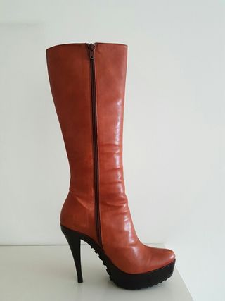 BOTAS ALTAS PURA LOPEZ de segunda mano por 100 EUR en Bilbao en WALLAPOP