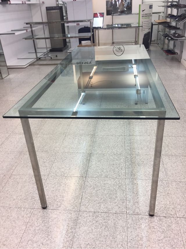 Mesa em vidro e aço inox