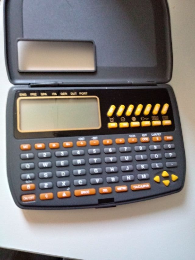 Calculadora vintage y traductora de varios idiomas