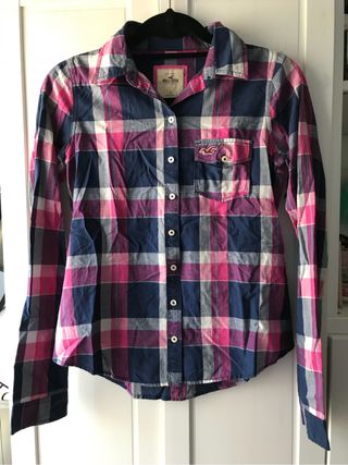 Camisa cuadros Hollister de segunda mano por 13 EUR en Barcelona en WALLAPOP