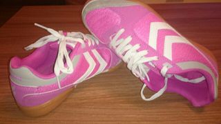 Zapatillas futbol sala rosa hummel de segunda mano por 38 EUR en Málaga en  WALLAPOP