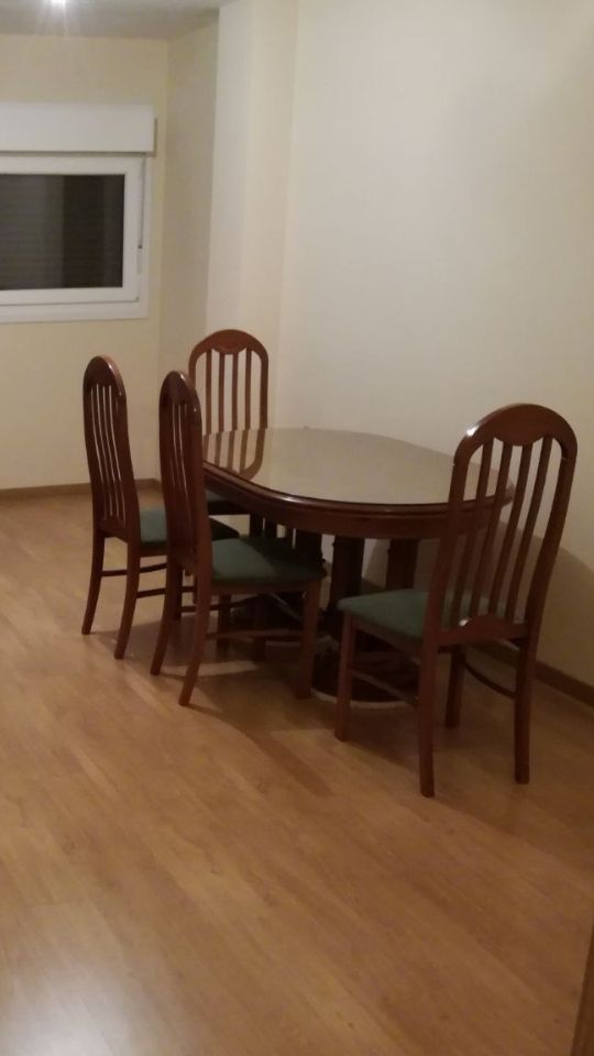 Mesa comedor madera con cristal y 4 sillas de segunda mano por 150 ... Mesa comedor madera con cristal y 4 sillas de segunda mano por 150 ...