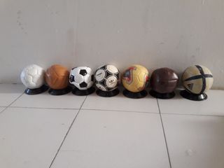 Coleccion mini balones de los mundiales de segunda mano por 30 EUR en  Alcalá de Henares en WALLAPOP
