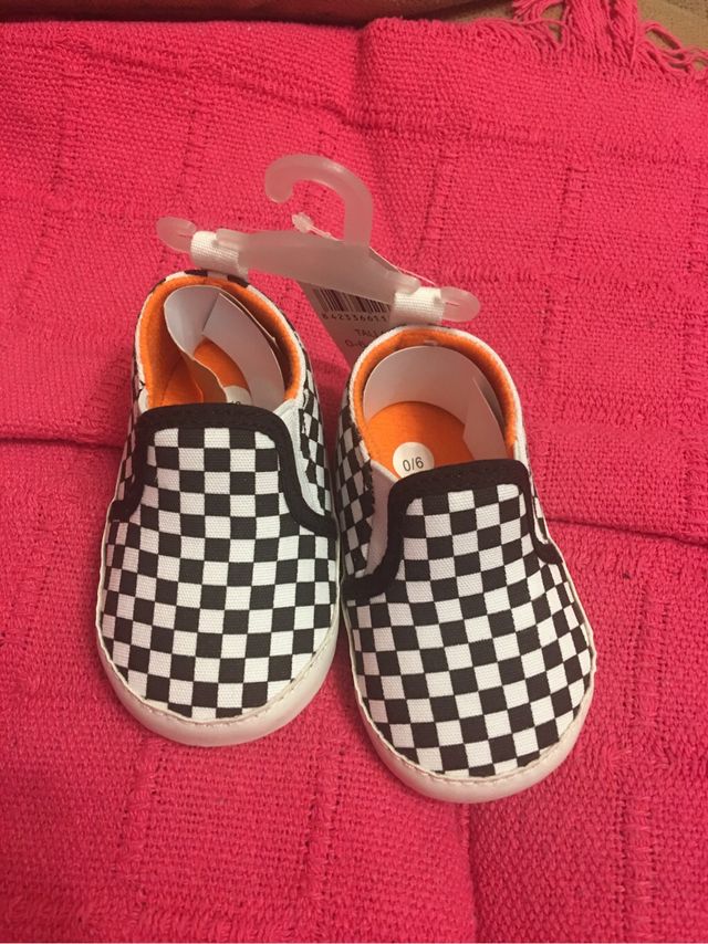 Zapatillas bebe (NUEVAS)