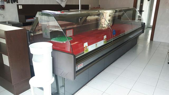 Vitrina refrigerada de carnicería marca Capelli