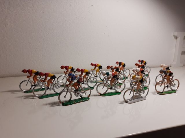 Sotorres pelotón 15 ciclistas. Años 70