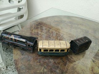 tren metalico de juguete