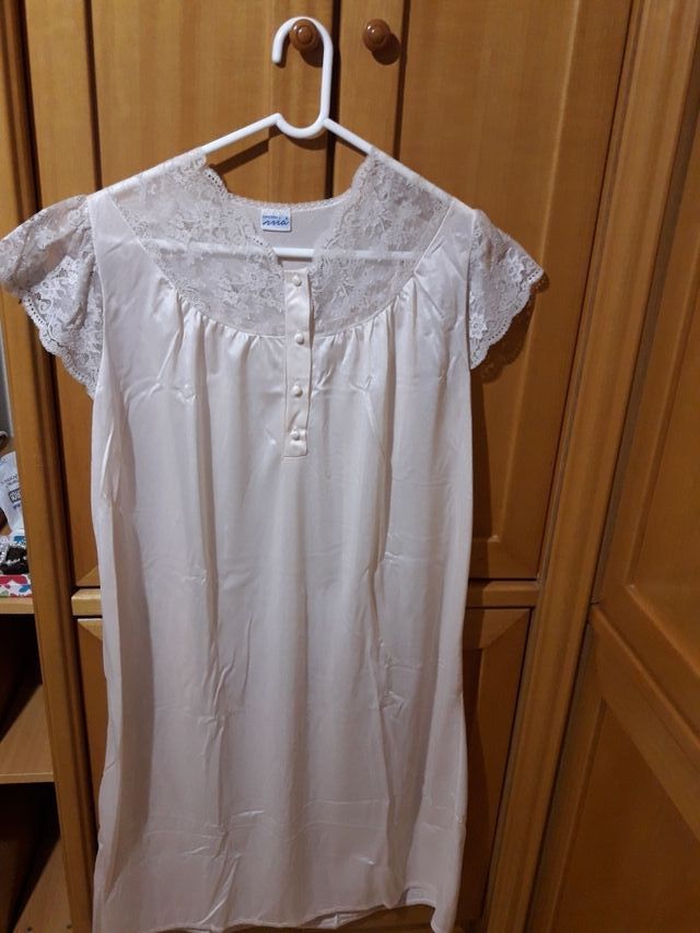 Camisón T 44 sin uso