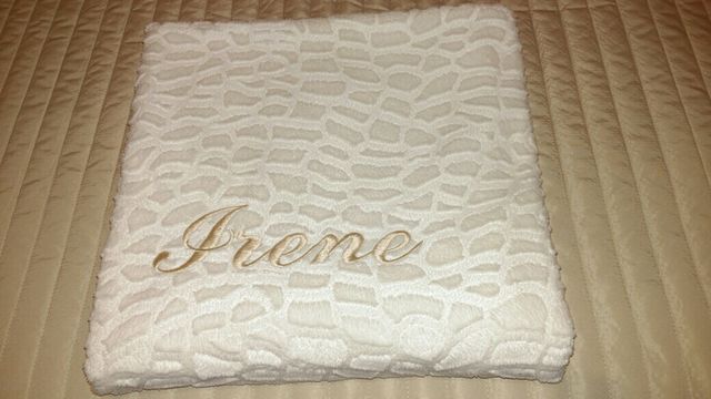 Manta cuna, cochecito bordada Irene