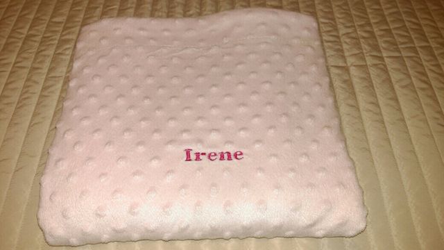 Manta, cuna o cochecito bordada Irene