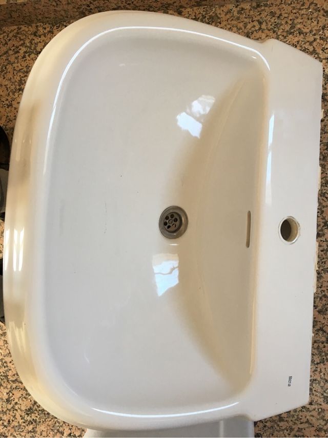 Lavabo roca en perfecto estado