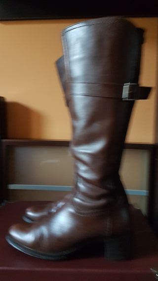 EL ALPE Botas Piel Mujer con hebillas N*39 de segunda mano por 25 EUR en  Pamplona en WALLAPOP