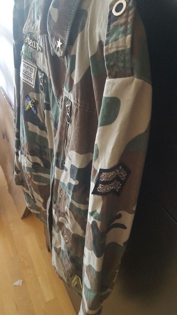 Cazadora militar parches Mango