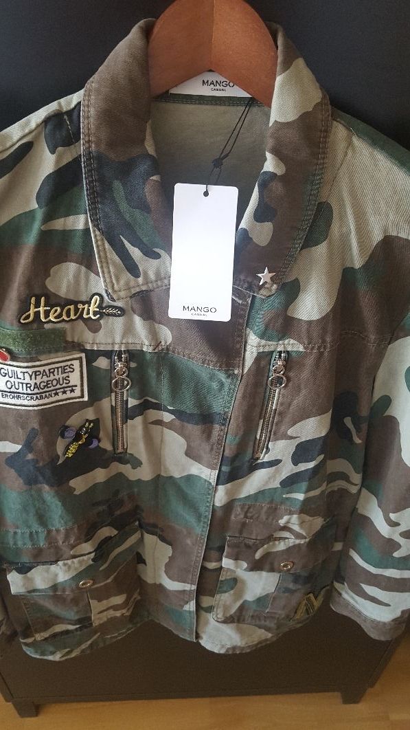 Cazadora militar parches Mango