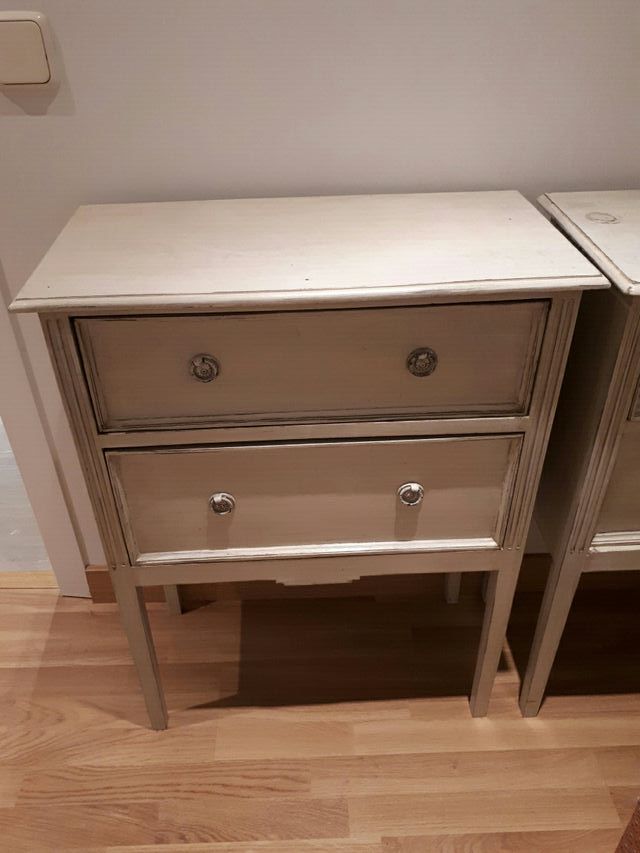 Mesitas de Noche madera decapada de segunda mano por 100 ...