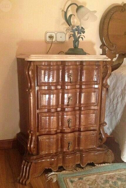 Habitación de madera y mármol