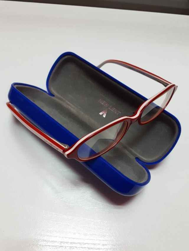 Gafas de vista. Rojo y blanco